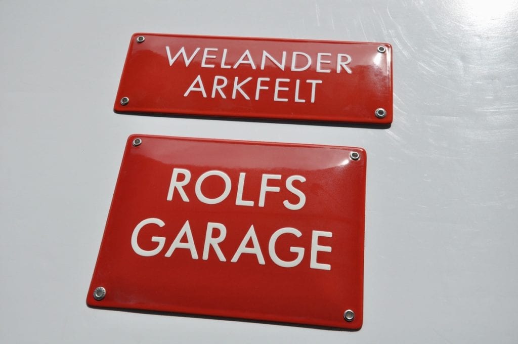 eller röd bottenfärg