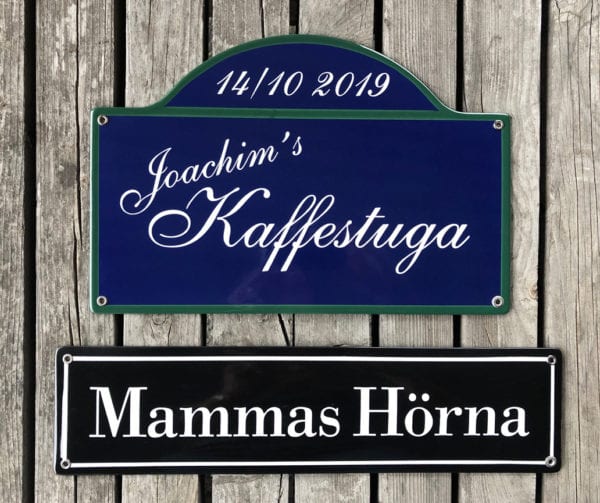 Lilla Parisskylten i Shelley och en 10x40 i vackra Bodoni.