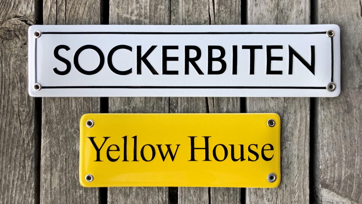 Namnskyltar-sockerbiten-yellow-house